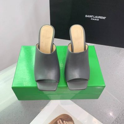 Bv Knot系列金属跟高跟拖鞋 这款方头拖鞋简直就是平底鞋的天花板啦 金属麻花跟 为了稳固耐穿特意采用特殊工艺 消除心理阴影 耐穿舒适 简约一块皮 性感舒适
