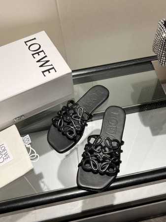 2025最新罗意威Loewe Ss夏季限定镂空拖鞋，上脚真的太美了！！！强烈推荐，超级懒人拖，明星博主同款！ 面料：进口羊皮 里料:进口羊皮 大底:真皮注塑透染 - 点击图像关闭