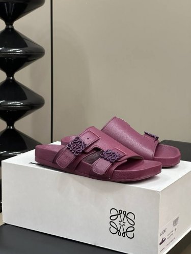 女 男 p Loewe Ss24 New Arrival l家24春夏水台拖鞋 鞋底造型很别致呀 舒适度漏眼可见 小牛皮鞋面 包裹水台的也是同种牛皮 非常舒适养