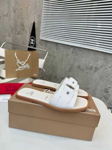 调工厂P价 女装女鞋 运动原单顶级版本 代购级③个颜色供选择。今年重磅推出 Christian Louboutin Cl 标识设计 红底鞋最新走秀款 简称Cl