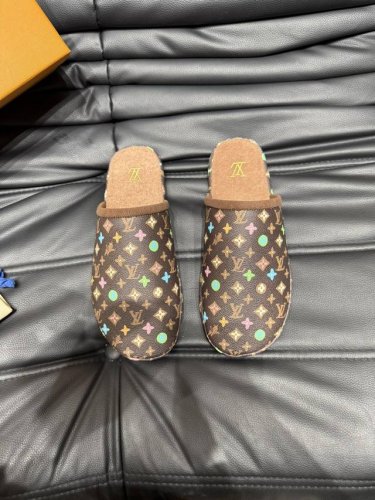 OUIS *UITTO* 新品男士拖鞋，1:1高端品质，休闲阳光宽松舒适型，最高版本高品质精品，经秋必入哦！码数：38-44