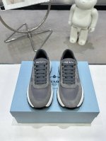 出厂价 ，Prada 225普拉达新品，实力来袭！众多网红同款，时髦百搭Nice单品，意大利专柜代购原版鞋开发，1比1照足原味复刻。今年的主题就是不被定义 通过
