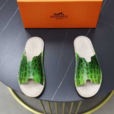 出厂价pp： 品牌：爱马仕 标准码：38-44 45订做 等级：官网同款 材料：原版皮料设计 牛皮中底 原版轻便耐磨成型大底 款式类别：男士时尚凉拖鞋 尊贵奢侈 - 点击图像关闭