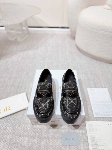 工厂p价 明星金智秀同款. Dior Chrono 迪奥. D家高版本24Ss年度专柜新品. 秋冬新款乐福鞋 顶级品质. 购入原版 精心打造 只为复刻原版一致