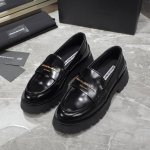 Alexander Wang 压力山大王新款厚底增高四季鞋. 长腿神器的腿精必备. 鞋面原版定制开模镀金logo字母搭配进口开皮珠小牛皮超有质感. 超级吸人眼球