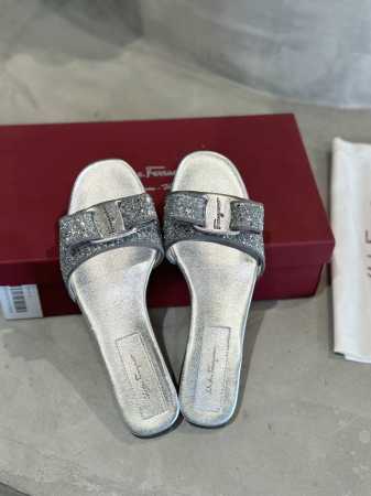 工厂P价 现货Sf Salvatore Ferraga*O 菲拉*慕新款亮片Blingbling拖鞋 这个拖鞋有多美？ 好像夏日的星空，银河的璀璨 Blingb - 点击图像关闭