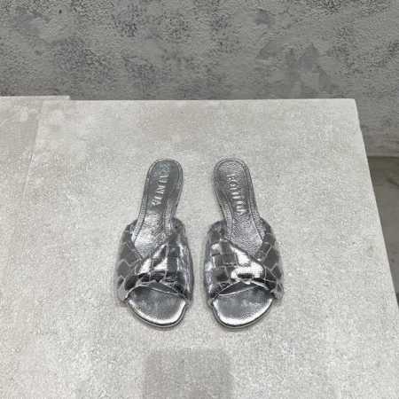 bottega Venet* 最新最经典猫跟凉鞋！扭结编织饰带 Ins&小红书巨多网红明星上身！上脚超性感！真的太美了！这款编织的鞋面超有高级感！高级穿着又仙女 - 点击图像关闭