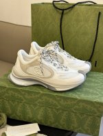 顶级品质 Gucci fw23 new arrival～ gucci run 情侣款跑鞋新品 鞋型的线条感以及不同材质和颜色的配搭，简直可以登上年度跑鞋top3