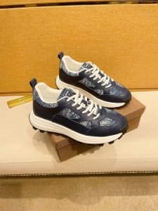 工厂价 Dior 迪奥最 2025新款精心打造，引爆全场！不断创新的国际品牌 此款男士四季休闲鞋，原版版本，鞋面全皮面料 ，透气舒适皮垫脚橡胶防滑大底，透气舒适