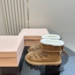 MiuMiu2024秋季新款羊毛款雪地靴 原版 1：1开发，各大明星 网红的热爱款 ，亲肤秋冬必备款 鞋面简约设计性感 面料：牛二层磨砂皮 内里羊羔毛 原版开模