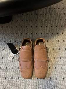Prad* 25ss 普拉达走秀款复古2扣单鞋爆款！走秀款 复古感时髦满满 随意百搭 时尚休闲 独到味道，人人都爱也轻松驾驭 每年都会爆.足以征服你，穿上它，休