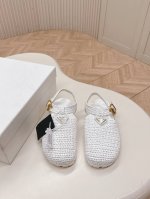 出厂 prada 普拉达博肯面包鞋2025春夏新款厚底凉鞋魔术贴三角扣面包包头半拖鞋 最新走秀系列 经典升级 舒适度与时髦度并存 每个颜色搭配都好看 设计搭配不