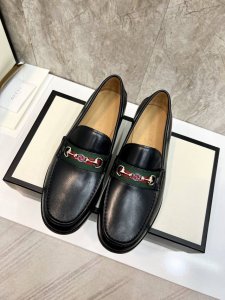 顶级原单 品牌：Gucci 古奇 标准码：男码38 44 45可以定做 等级：官网同款 顶级原单品质 材料：原版皮水染牛皮内里 原版真皮大底 款式类别：男士时尚