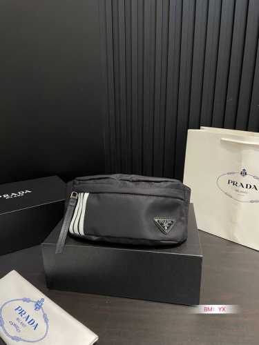 配盒 普拉达prada 尼龙腰包胸包 干干净净 简简单单 搭配休闲风的穿搭 舒适又有活力 尺寸：24*12