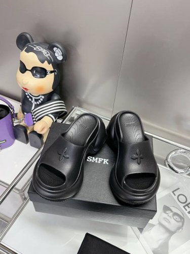 p直销 Smfk新款拖鞋 超级能搭 裤子裙子都能拿捏到、 甜酷辣妹更是不能错过的一双神Hai重点万能搭的鞋我都说腻啦 底高9Cm 妥妥增高还不被人发现 大鞋头你
