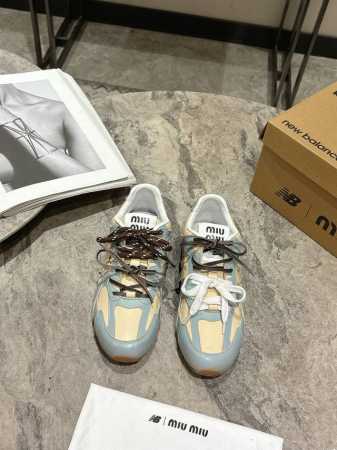 420 Miu Miunew Balance 530 缪缪丨纽巴伦联名Ss25春夏系列复古 运动鞋 网上已经吹爆了这个款！超级复古到心里了吧 以双色鞋带样式呈现 - 点击图像关闭