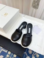 小众潮牌The Row法式简易圆头跟拖鞋 复古气质女王 整个鞋型简约大气 很干净利落又好搭配 日常穿搭 约会聚会等也能轻松驾驭 鞋面 采用进口牛油皮 内里 羊皮
