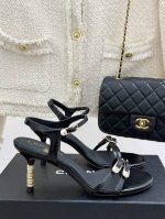 厂价 Chane*｜小香25C早春新品双C扣高跟凉鞋 香家的这款系列真的太美了 真的把女人的优雅知性气质表现的淋漓尽致！ 脚感舒适！上脚超级仙美又百搭！ 配一条