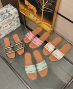 冲量价: Dior迪奥平底一字拖鞋 草糖鞋面电绣编织 刺绣字母 内里垫脚羊皮 真皮大底 码数 35-42