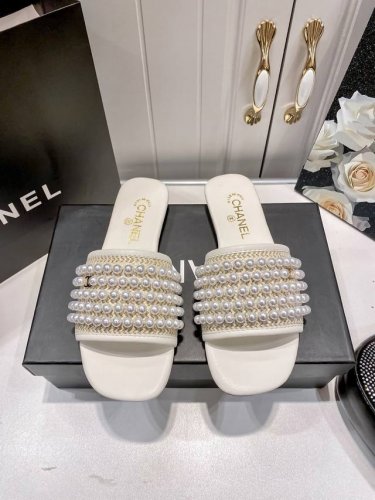 橙子出厂价p chanel 香奈儿 春夏新款 珍珠装饰平底拖鞋 精致凉拖 时尚界经典之作 承袭品牌优雅精髓 珍珠点缀 精致又浪漫 瞬间提升穿搭格调 镶钻跟粗跟设