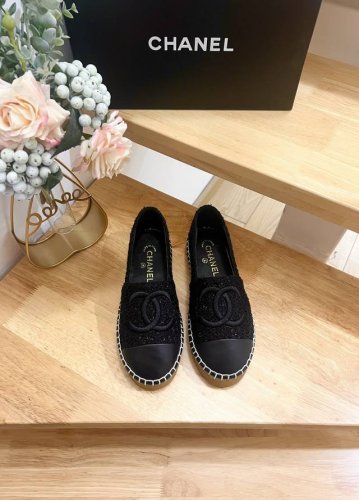 chanel香奈儿 25Ss 新款早春双C拼色 棉质斜纹软呢 渔夫鞋 原版开发，正品工艺，手工折边后缝合，纯手工缝马克线，鞋正中间的双C Logo点缀恰到好处，