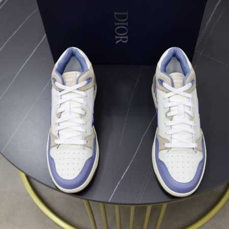 出厂价： Dior 情侣 B57 中底帮运动鞋 是二零二四春季男装系列新品，重新诠释篮球鞋设计，成为 典单品。采用黑色和白色光滑牛皮革精心制作，侧面饰以米色和黑 - 点击图像关闭