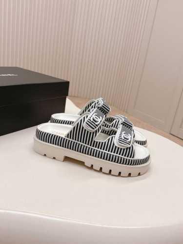 拖鞋 凉鞋 2025新色系！CHANEL 香奈儿 2025新款凉鞋拖鞋系列 经典系列 每个款式都很赞 菱格松糕底沙滩凉鞋 拖鞋 优雅高贵 舒适百搭鞋面：羊皮 布