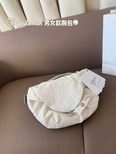 Lululemon 男女款胸包超好看 防水面料，好打理，超级实用的多功能休闲运动款，不挑男女 #Ululemon #Lululemon 包 包包可单肩 腰包 斜