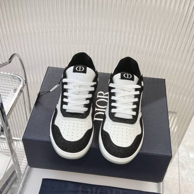 B27系列 Dior 迪奥休闲运动情侣款板鞋系列市场最高版本 M多网红打卡，百搭款 男女同款真是好看到极致 面料：原版定制顶级丝绸光滑牛皮、牛磨砂皮、迪奥LoG