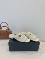 Chanel 香奈儿 25C 夏日镂空鞋，特制手工艺术品太美啦 整体造型松弛又时髦，轻松拿捏街头时尚感。 鞋面：牛漆皮+网纱 内里：羊皮 大底：意大利进口真皮大