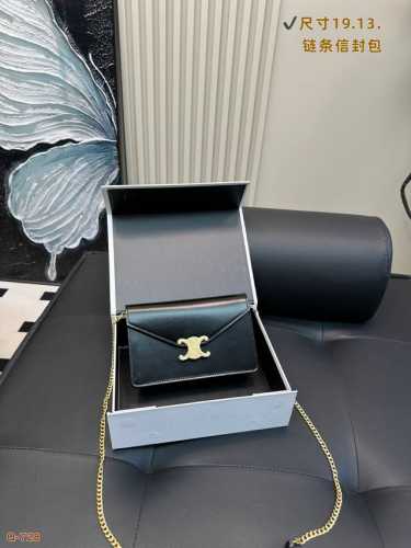 赛琳Celine新款 Woc链条包炒鸡好看值得拥有 Celine新款Woc链条包，简约通勤，不管夏天冬天，随便一斜挎都非常好看！尺寸19.13