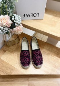 loewe罗意威 代购级 秋冬新款渔夫鞋，舒适轻便百搭，采用超甜马卡龙色系，这款单鞋采用高端亚麻布面料制成，饰有3D工艺细节设计，少女糖果色，在炎热的夏季来临之