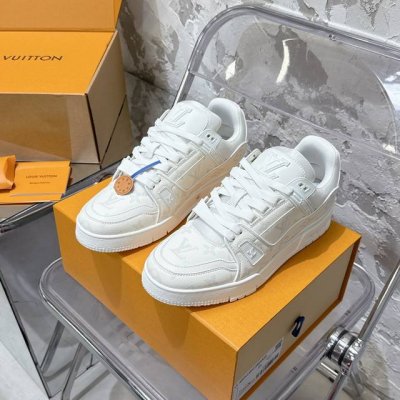 男码# 顶级代购版本 Lv Trainer 情侣限定系列休闲运动篮球鞋 颜值担当 上脚帅炸，每个颜色都是巨巨巨好看！潮人必备单品 原版订制压纹粒面小牛皮 非市面