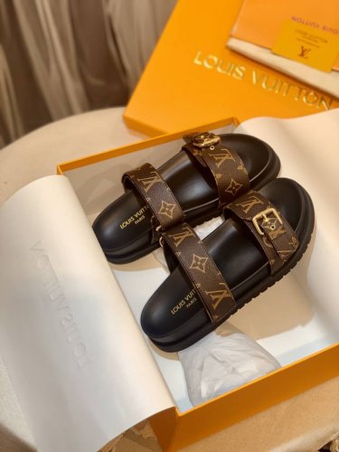 p直销 女鞋 女装 女鞋 女装 Vuitton 代购级 路易威登多色可选新款拖鞋火爆上市，1:1高级定制，秒杀一切仿品，原版开模Logo装饰，既时尚又美观，面料