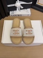 现货发售 *25 专柜 正品级 版本！！ 官方目录： 码数：35、36、37、38、39 34 40 41 需要定做跟客服 沟通 均配有意大利正品包装