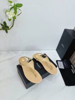 出厂 Saint Laurent圣罗兰25Ss 超火的凉鞋 单鞋专柜同步上新 各大明星网红纷纷上脚 款式时髦百搭 简约又高级 把优雅做到极致 上脚女神范爆棚 1