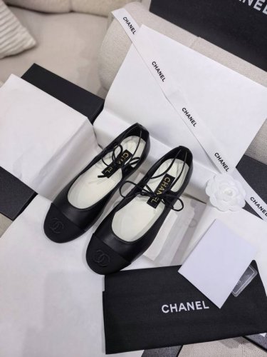 上新Chane* Coco小香2025新款羊皮绑带平底芭蕾舞鞋 玛丽珍女鞋 原单品质高版本经典重塑 梦幻升级罗缎轻覆鞋头 双C徽标跃然罗缎之上 鞋内外均选用上乘