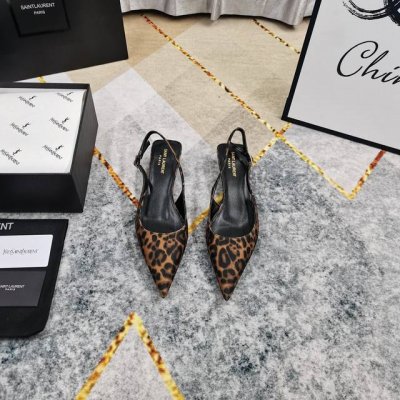 上新 Ysl 顶级高版本 2025官网同步新款后空中跟凉鞋 细节处理完美 垫脚羊皮 质感细腻 意大利黑色真皮大底 极致完美复刻 1鞋面：进口牛漆皮 Yb豹纹面料