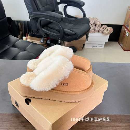 橙子出厂价 UGG 厚底星拖雪地靴 包头半拖 毛毛拖鞋 千颂伊厚底 每年都在卖的款 今年一样有货 4CM厚底 居家外穿都非常合适哦！ 码数：35-40