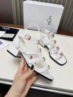 celine 塞琳春夏最新款复古凯旋门时髦粗跟凉鞋夏天搭配袜子 简直绝绝子 复古的点上带上了满分时髦感颜值 原版购入开发 依旧最高输出还原原版定制. 码数: 3