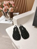 厂价 Jilsander 吉尔桑达25Wf春夏 渔网编织镂空凉鞋 太佩服设计师这一季的计设了 一双刻着时髦两字的单鞋 可文艺可时髦 穿搭率实在太高了 镂空编织设