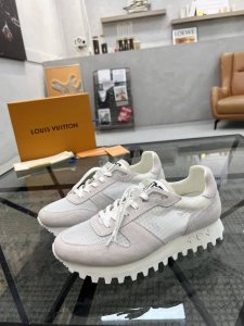 l 顶级代购 路 炸街男神爆款休闲板鞋专柜新品同步，鞋面意大利进口牛皮网布面料，高品质拼接工艺经典大方版面男士气质，柔软舒适里垫，鞋底：原厂特供原版底，独家活动