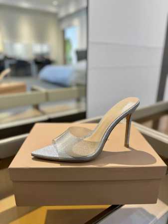 {半拖} 吉安维托 罗西 Gianvito rossi Eiko Stiletto，轻松移动。这款 Gianvito Rossi 拖鞋采用配有精致的胶片，可抚摸 - 点击图像关闭