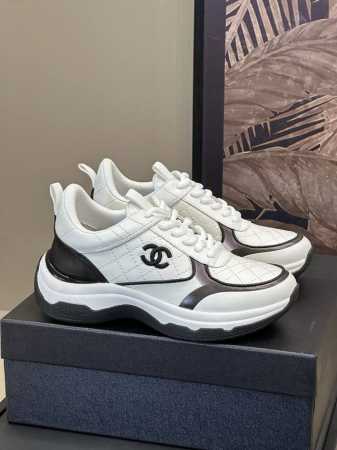 顶级版本 chane l ss25 new arrival～ 小香25春夏运动鞋新品 太好看了吧，酷酷的运动造型，点缀双C 刺绣logo，精致的细节，瞬间被拿捏 - 点击图像关闭