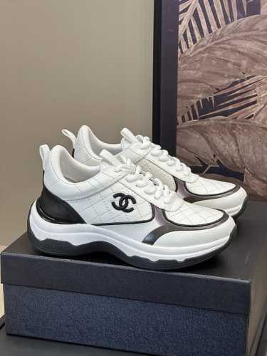 顶级版本 chane l ss25 new arrival～ 小香25春夏运动鞋新品 太好看了吧，酷酷的运动造型，点缀双C 刺绣logo，精致的细节，瞬间被拿捏