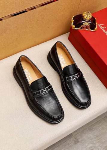 商品商标：Ferragamo 菲拉格慕 休闲皮鞋 正码码数: 38-44 45.46订制 商品材料：精选 进口小牛皮鞋面+经典五金扣，进口水染牛皮内里。强烈立体