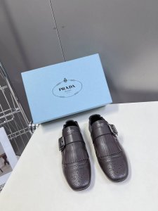 半拖 单鞋 男装10 Prada普拉达春夏走秀款复古流苏情侣款半拖单鞋 走秀款 复古感时髦满满 随意百搭 时尚休闲 独到味道 人人都爱也轻松驾驭 每年都会爆.足