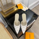 Louis Vuitton 路易威登 2024 L家2024春夏新品 专柜主打爆款手工缝钻尖头高跟后空凉鞋系列 鞋面：原版定制进口真丝 内里：羊皮 大底：意大利