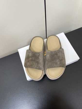 therow 25Ss春夏新品水台厚底魔术贴糖果色拖鞋 这不用多说，是近两年最火之一的品牌，几乎博主人手一双！春天的季节就要到了，推荐这款随性又不乏设计感的拖鞋 - 点击图像关闭