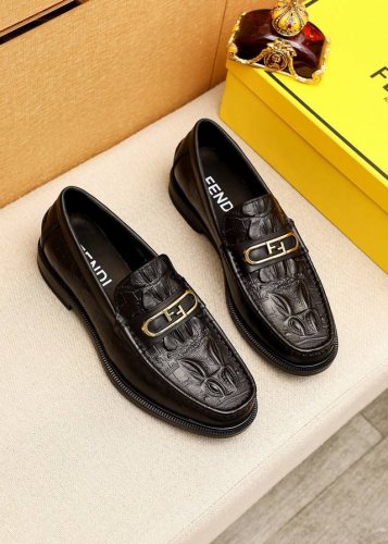 商品商标：Fendi 芬迪 休闲皮鞋 正码码数: 38-44 45.46订制 商品材料：精选 进口头层小牛皮压花鞋面+奢华五金扣，进口牛内里。强烈立体视觉效果，